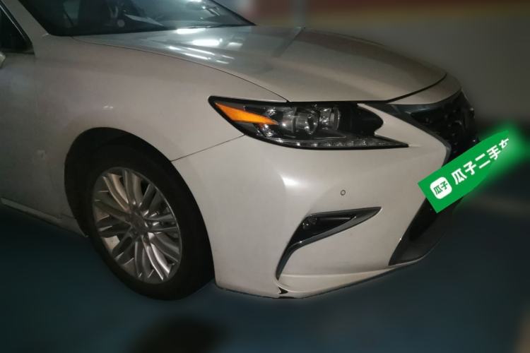 Used Lexus ES 2015 200 Elite Edition Front Right 45 Deg