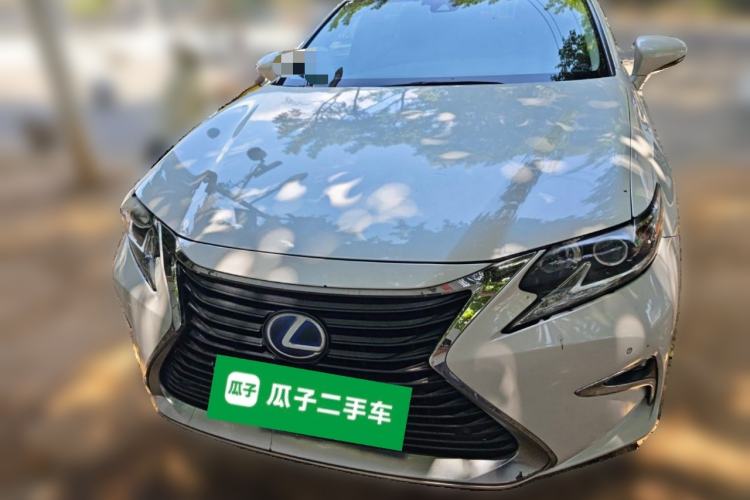 Used Lexus ES 2015 300h Comfort Edition Front