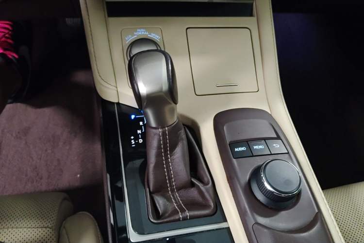 Used Lexus ES 2015 200 Elite Edition Gear Lever