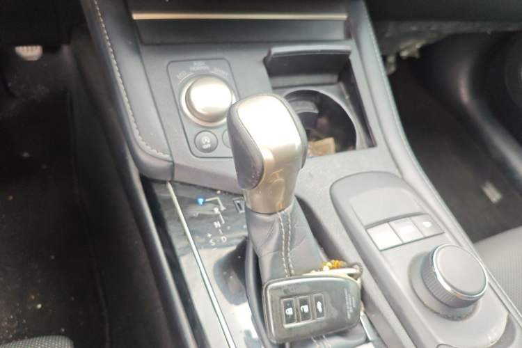 Used Lexus ES 2015 200 Elite Edition Gear Lever