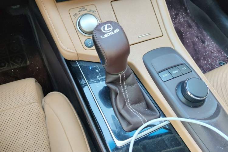 Used Lexus ES 2015 200 Elite Edition Gear Lever