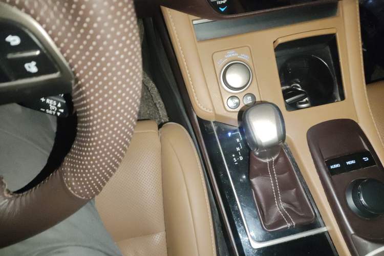 Used Lexus ES 2015 200 Elite Edition Gear Lever