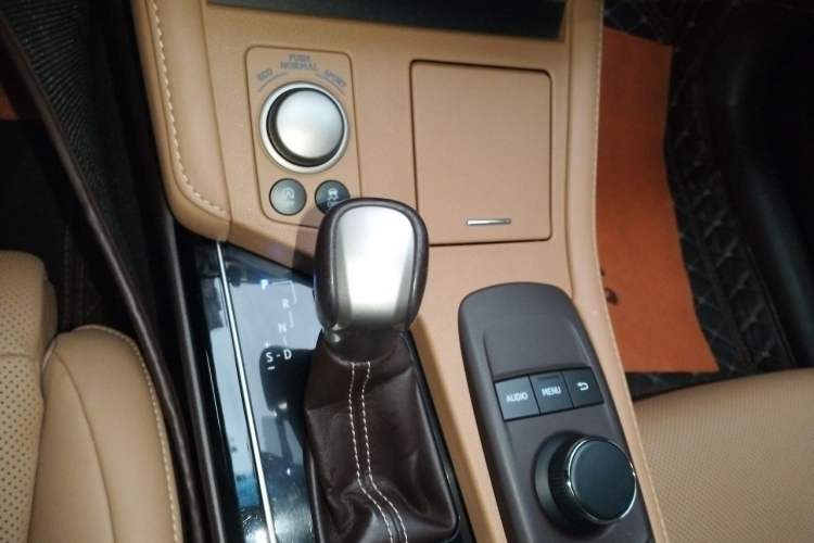 Used Lexus ES 2015 200 Elite Edition Gear Lever