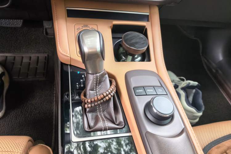 Used Lexus ES 2015 200 Elite Edition Gear Lever