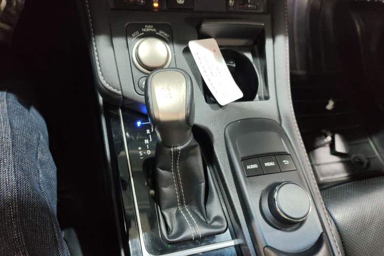 Used Lexus ES 2015 300h Luxury Edition Gear Lever