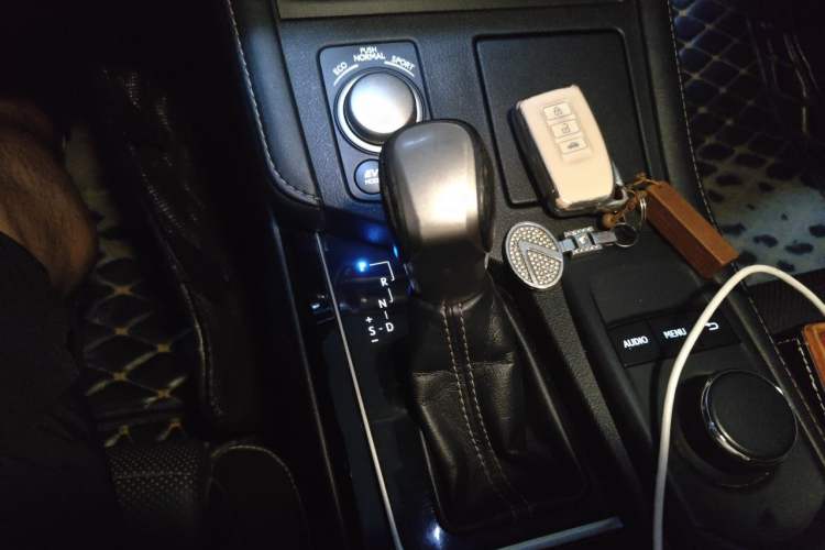 Used Lexus ES 2015 300h Comfort Edition Gear Lever