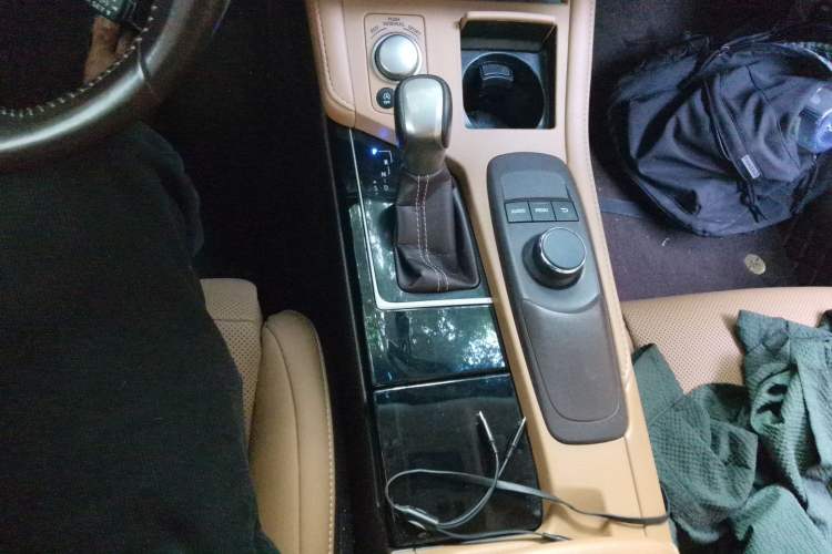 Used Lexus ES 2015 200 Elite Edition Gear Lever
