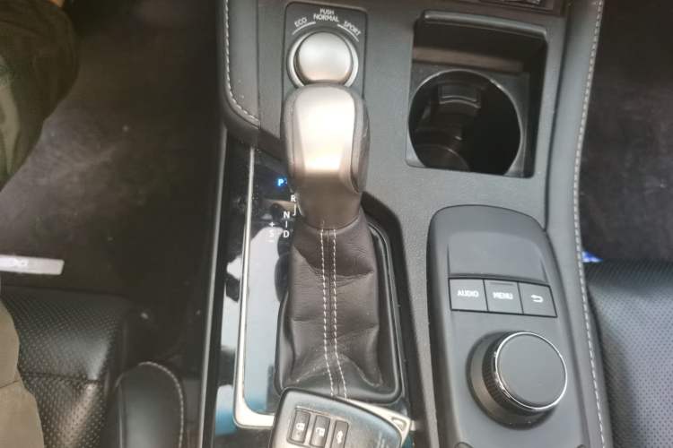 Used Lexus ES 2015 300h Luxury Edition Gear Lever