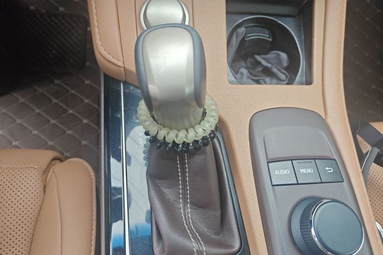 Used Lexus ES 2015 250 Elegant Edition Gear Lever