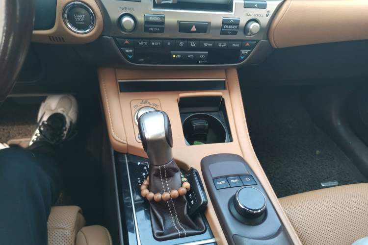 Used Lexus ES 2015 200 Elite Edition Gear Lever