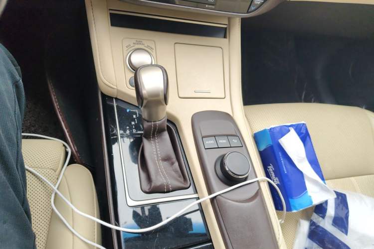 Used Lexus ES 2015 200 Comfort Edition Gear Lever