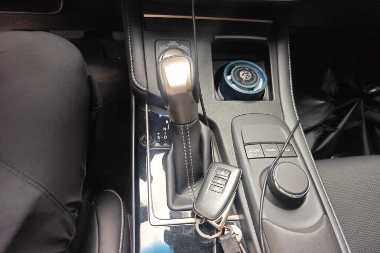 Used Lexus ES 2015 200 Elite Edition Gear Lever