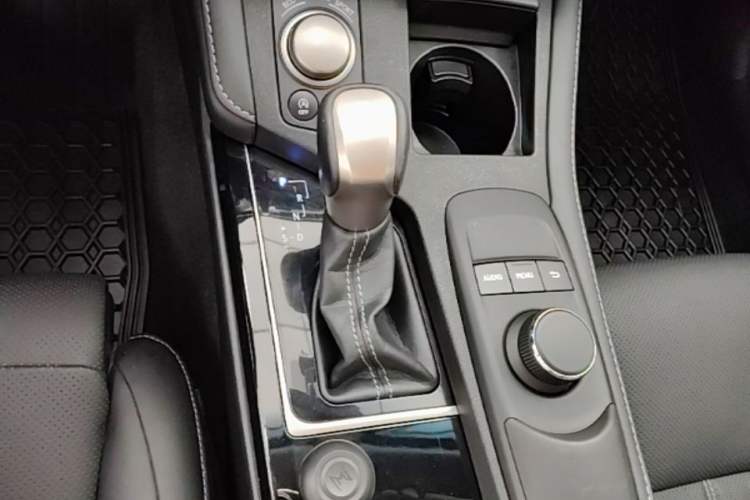 Used Lexus ES 2015 200 Elite Edition Gear Lever