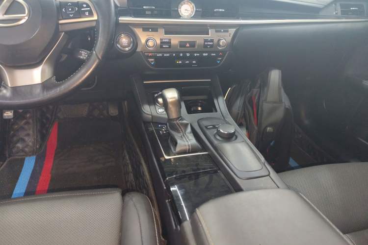 Used Lexus ES 2015 200 Elite Edition Gear Lever