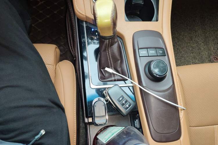 Used Lexus ES 2015 200 Elite Edition Gear Lever