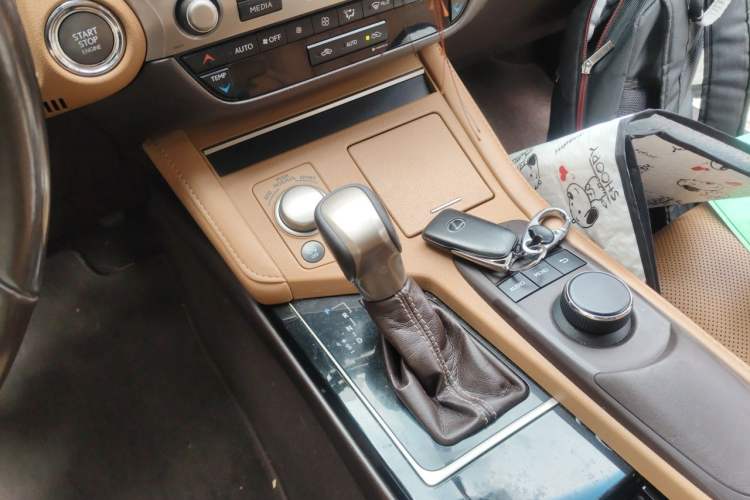 Used Lexus ES 2015 200 Elite Edition Gear Lever