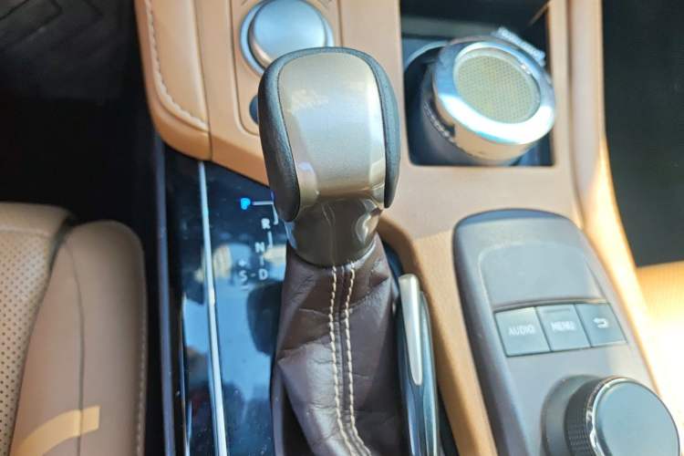 Used Lexus ES 2015 200 Elite Edition Gear Lever