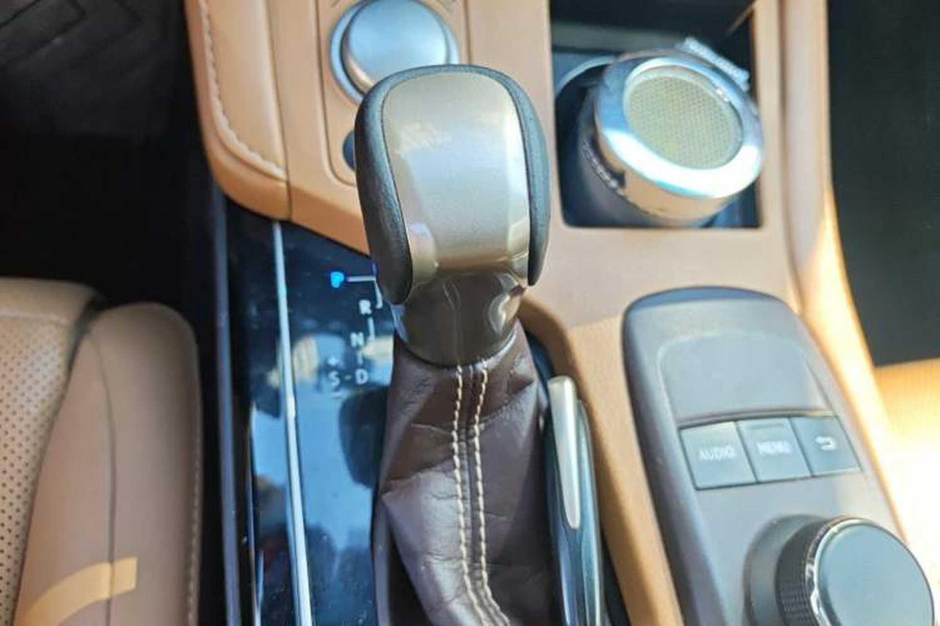 Used Lexus ES 2015 200 Elite Edition Gear Lever