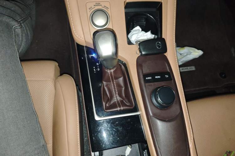 Used Lexus ES 2015 200 Elite Edition Gear Lever