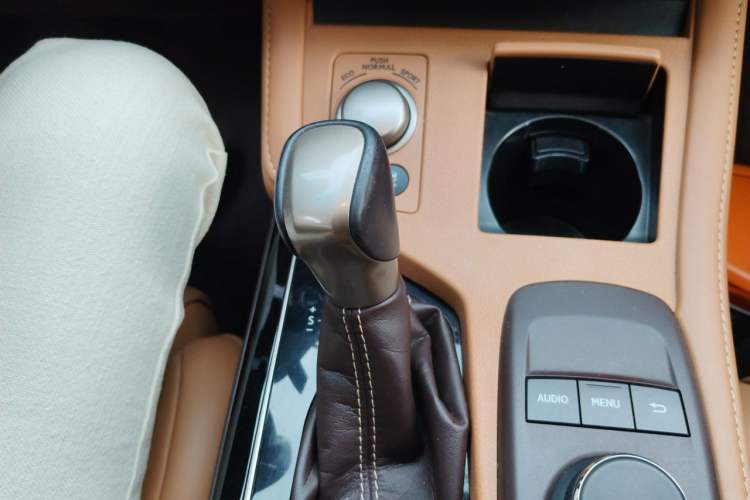 Used Lexus ES 2015 200 Elite Edition Gear Lever