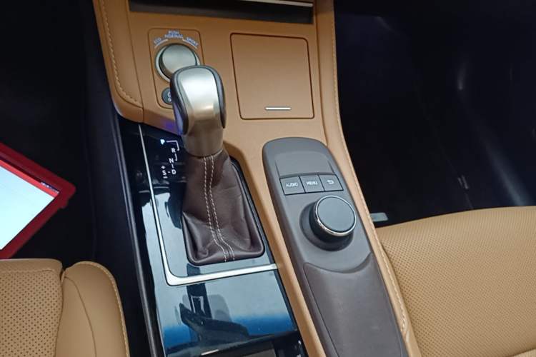 Used Lexus ES 2015 200 Elite Edition Gear Lever