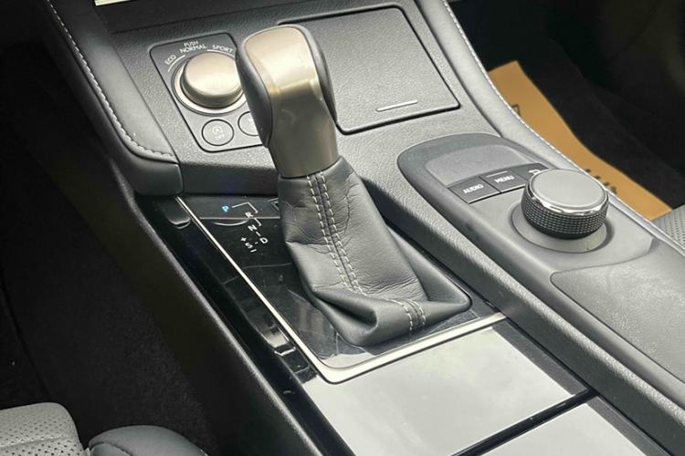 Used Lexus ES 2015 200 Elite Edition Gear Lever