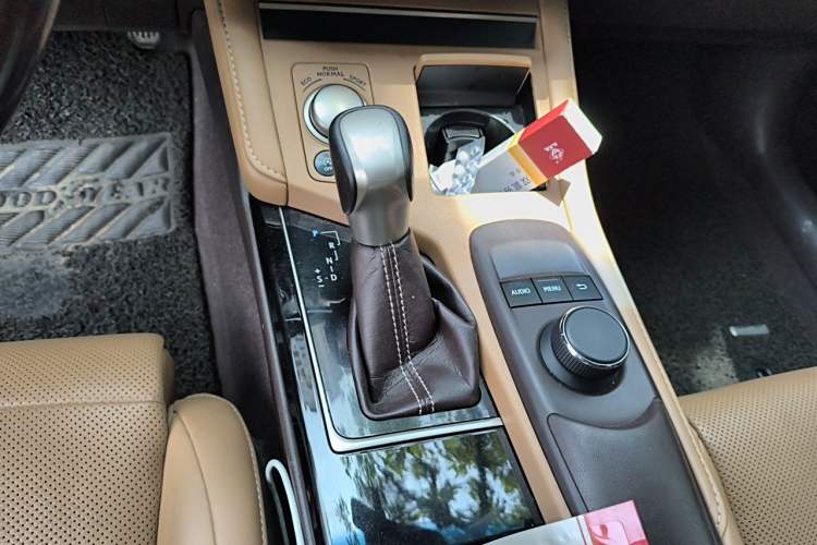 Used Lexus ES 2015 200 Elite Edition Gear Lever