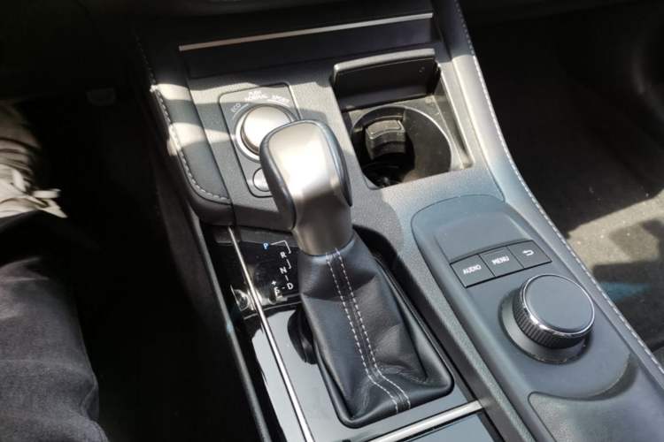 Used Lexus ES 2015 200 Elite Edition Gear Lever