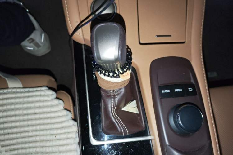 Used Lexus ES 2015 200 Elite Edition Gear Lever