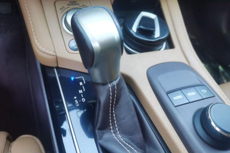 Used Lexus ES 2015 200 Elite Edition Gear Lever