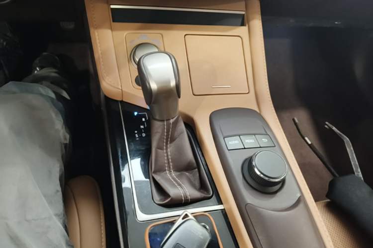 Used Lexus ES 2015 200 Elite Edition Gear Lever