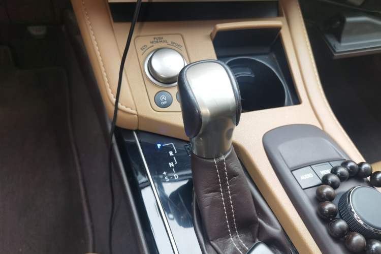 Used Lexus ES 2015 200 Elite Edition Gear Lever