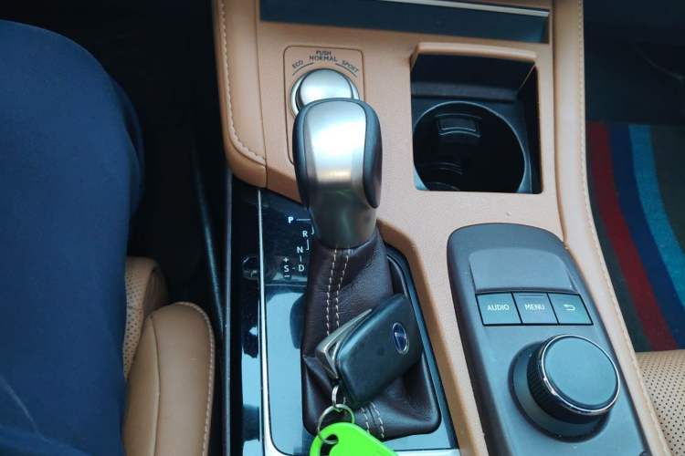 Used Lexus ES 2015 300h Comfort Edition Gear Lever