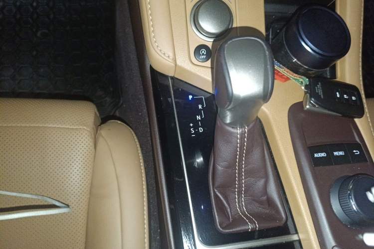 Used Lexus ES 2015 200 Elite Edition Gear Lever
