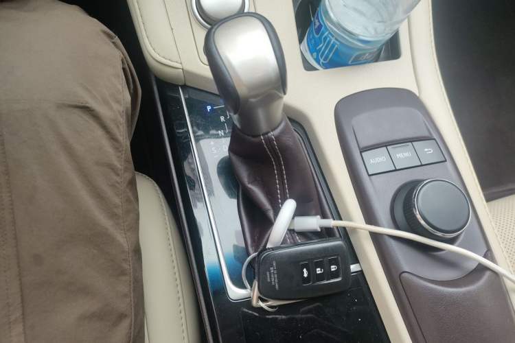 Used Lexus ES 2015 200 Elite Edition Gear Lever