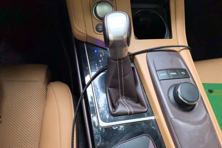 Used Lexus ES 2015 200 Elite Edition Gear Lever