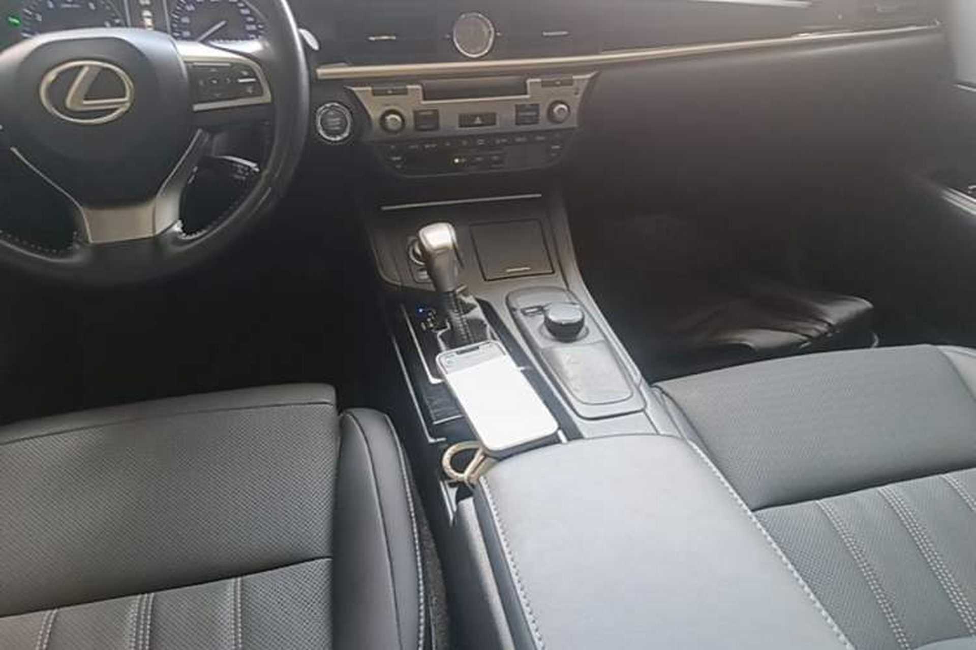 Used Lexus ES 2015 200 Elite Edition Gear Lever