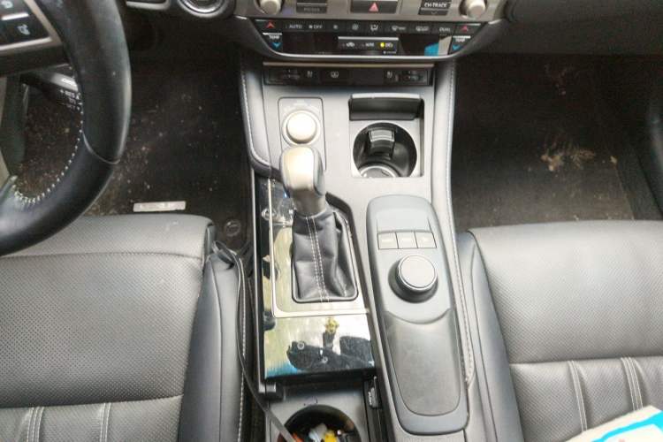 Used Lexus ES 2015 250 Elegant Edition Gear Lever