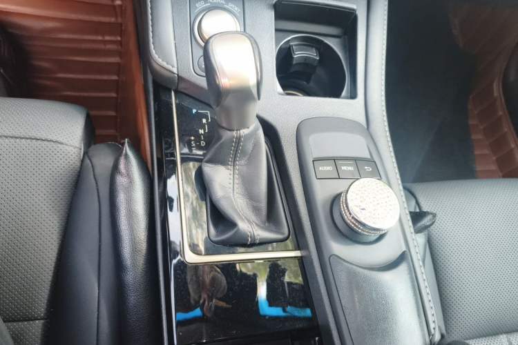 Used Lexus ES 2015 300h Comfort Edition Gear Lever