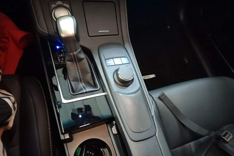 Used Lexus ES 2015 200 Elite Edition Gear Lever