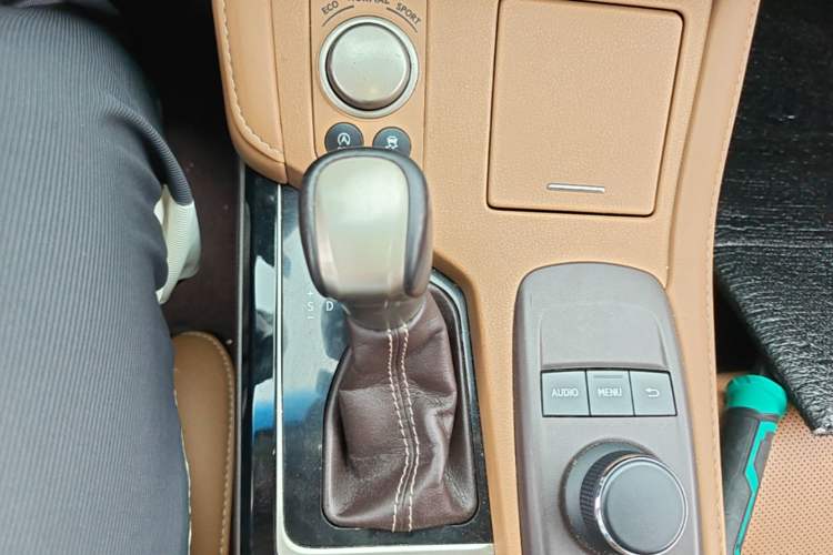 Used Lexus ES 2015 200 Elite Edition Gear Lever