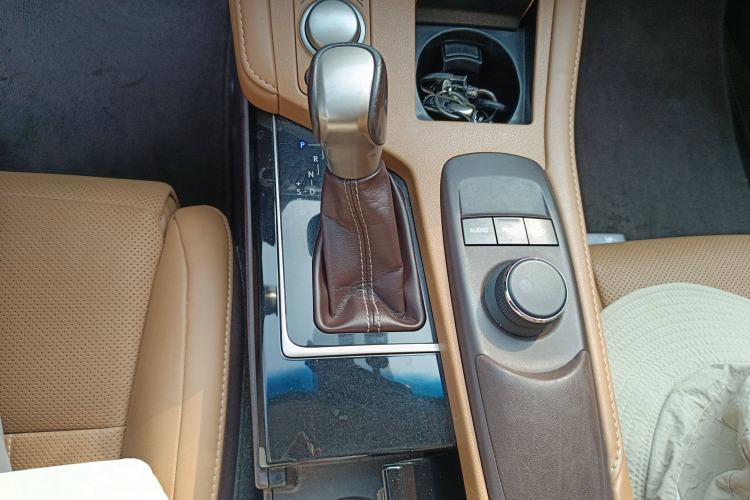 Used Lexus ES 2015 200 Elite Edition Gear Lever