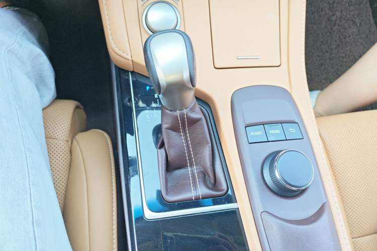 Used Lexus ES 2015 200 Elite Edition Gear Lever