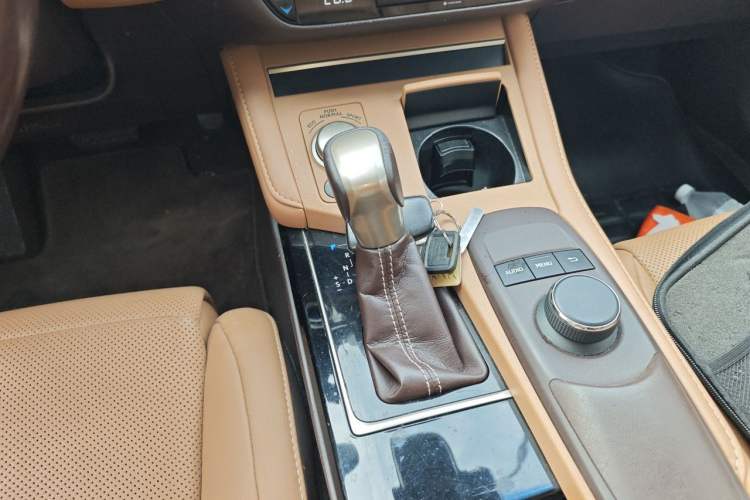 Used Lexus ES 2015 300h Comfort Edition Gear Lever