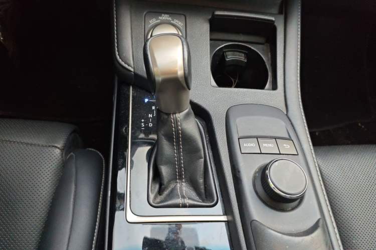 Used Lexus ES 2015 200 Elite Edition Gear Lever