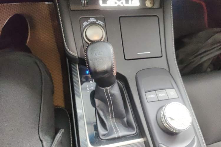 Used Lexus ES 2015 300h Comfort Edition Gear Lever