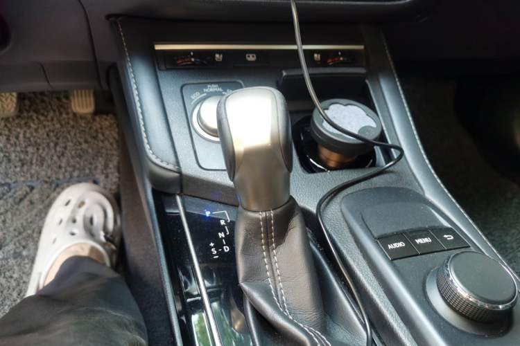Used Lexus ES 2015 250 Elegant Edition Gear Lever