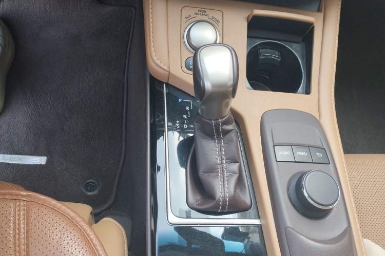 Used Lexus ES 2015 200 Elite Edition Gear Lever