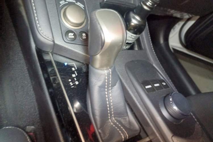 Used Lexus ES 2015 300h Comfort Edition Gear Lever