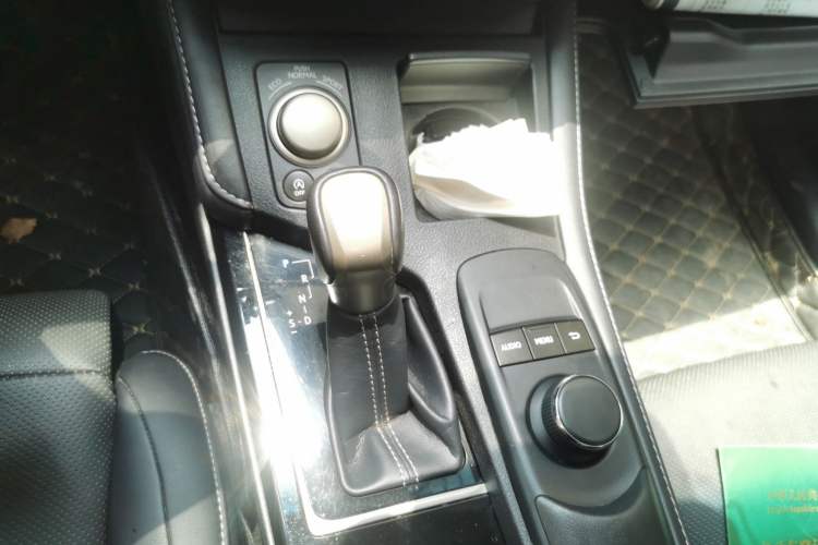 Used Lexus ES 2015 200 Elite Edition Gear Lever